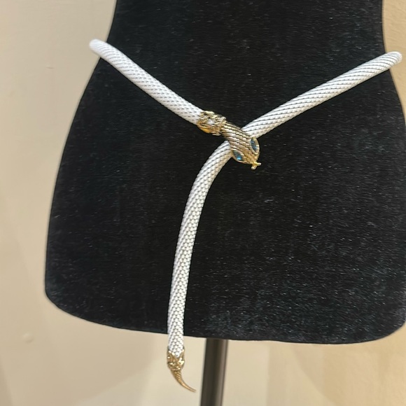 DL Auld White Mesh Snake Belt Necklace Crystal Blue Eyes Gold Tone VTG Signed. - Picture 2 of 11
